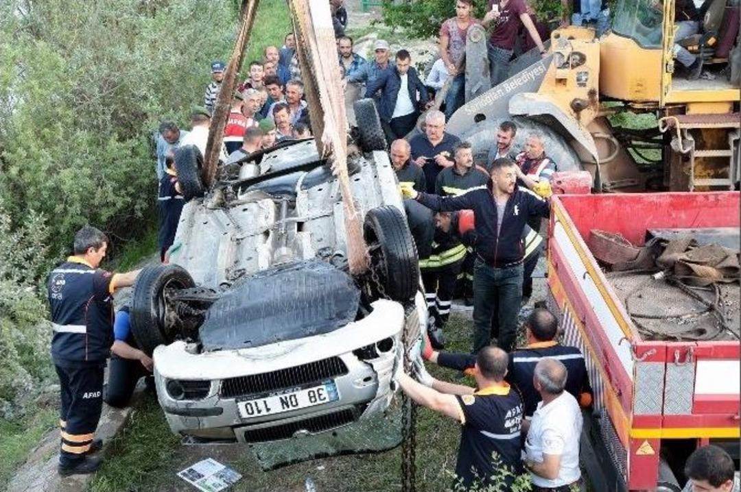 3 Kişinin Hayatını Kaybettiği Kazada Otomobil Saatler Sonra Sudan &Ccedil;ıkarıldı