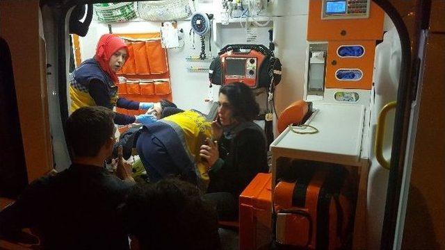 Cipin &Ccedil;arptığı Minib&uuml;s Devrildi: 4 Yaralı 1