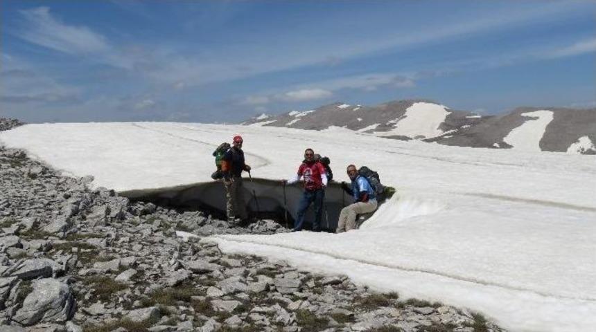 (&ouml;zel Haber) Mayıs Ayında Uludağ&rsquo;a Kar Yağdı