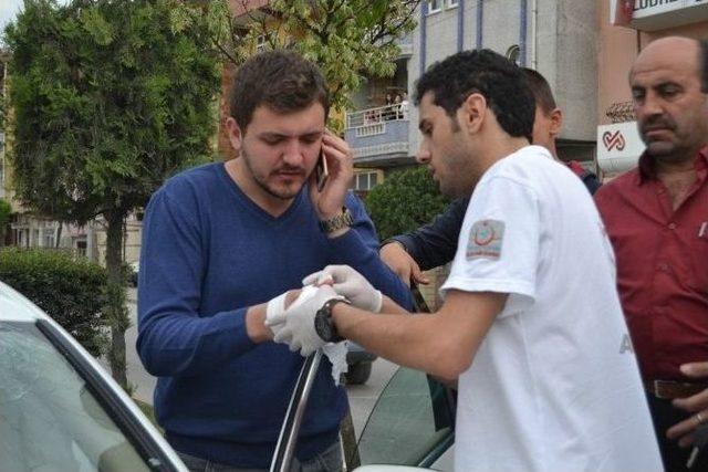 Annesinin Elinden Yola Fırlayan Çocuk, Kazaya Neden Oldu: 1 Yaralı