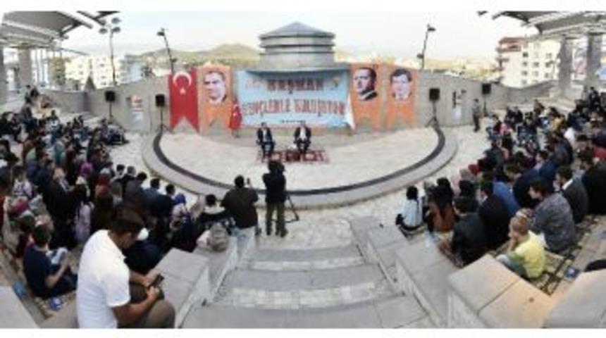 Akg&uuml;l, Sosyal Medyadan Canlı Yayında Soruları Cevapladı