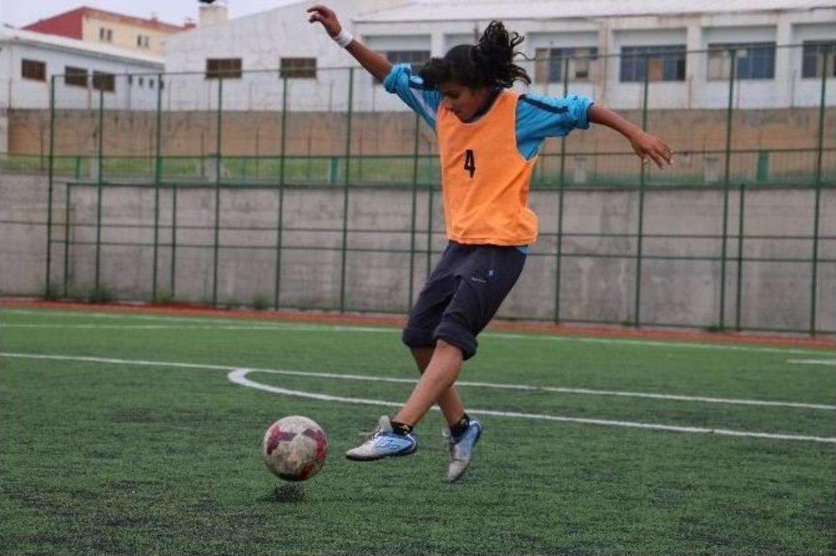 (&ouml;zel Haber) 12 Yaşındaki Dişi Messi Yeteneğiyle G&ouml;z Dolduruyor