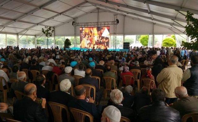 Binali Yıldırım Salona Giriş Yaptı