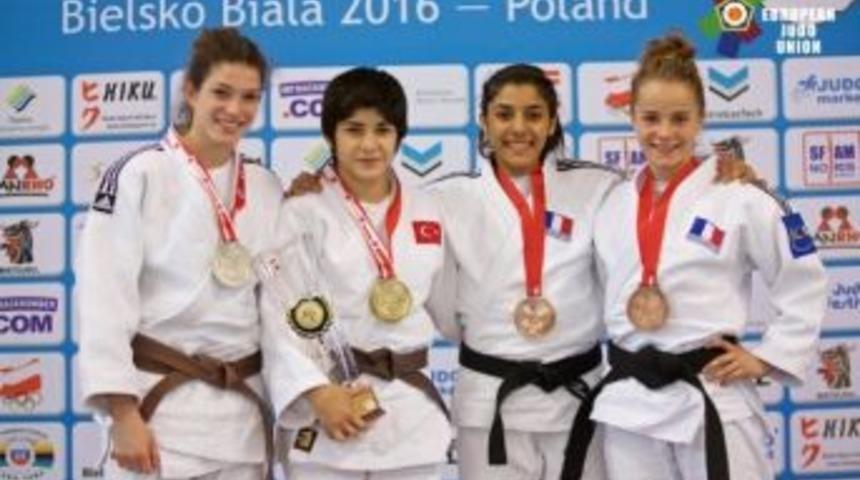 Kağıtsporlu Beder, Madalyaya Doymuyor