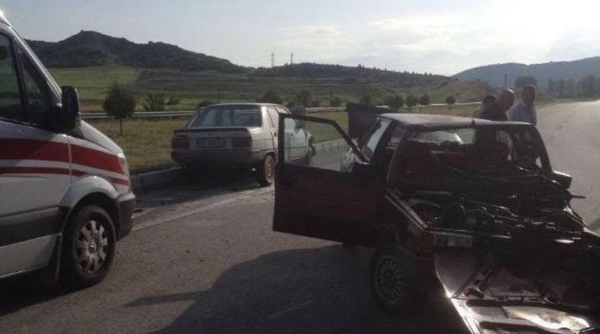&Ccedil;orum&rsquo;da Trafik Kazası: 2 Yaralı