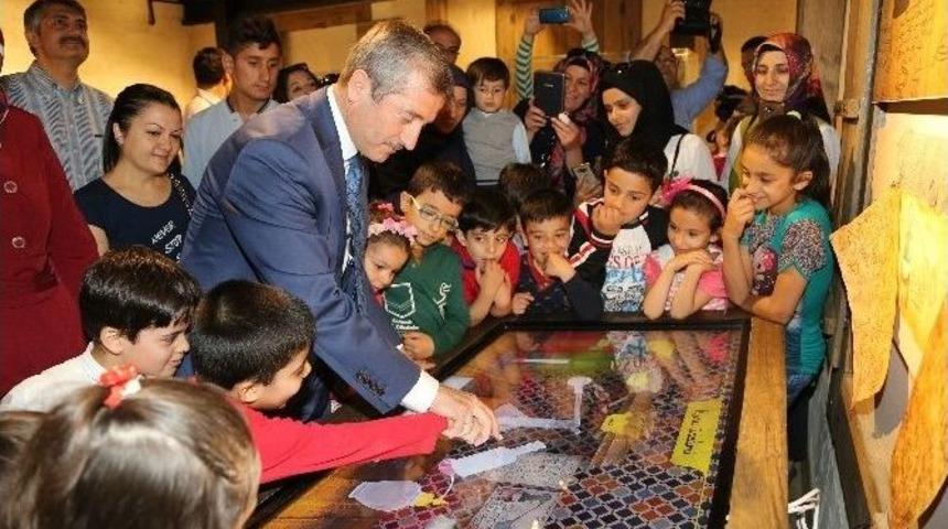 Tahmazoğlu &Ouml;ğrencilere İslam Bilim Tarih M&uuml;zesini Tanıttı