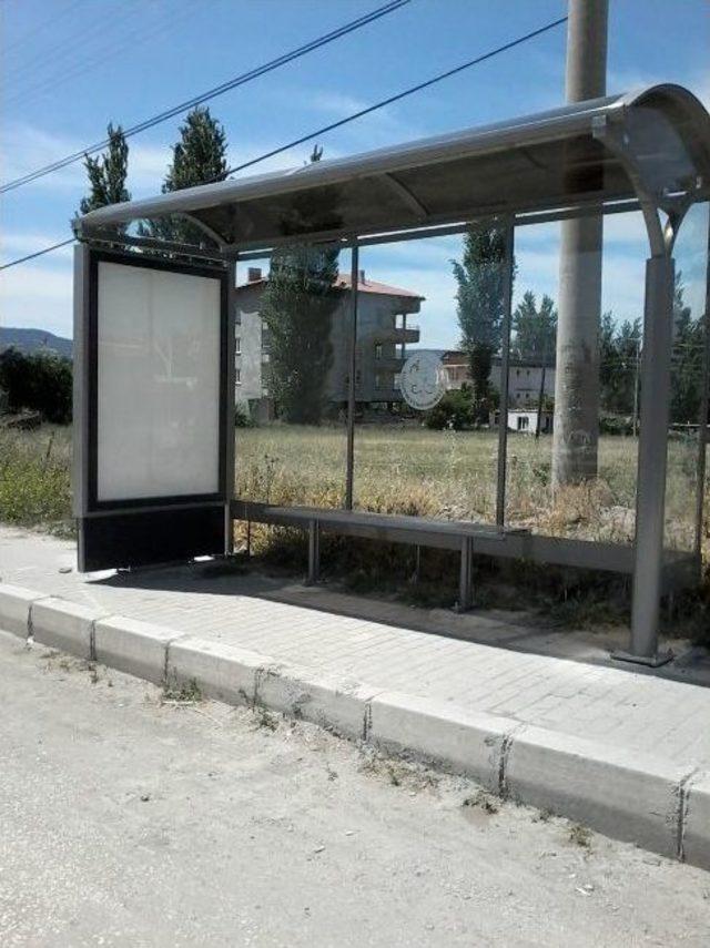 Selendi&rsquo;nin Otob&uuml;s Durakları Yenileniyor 1