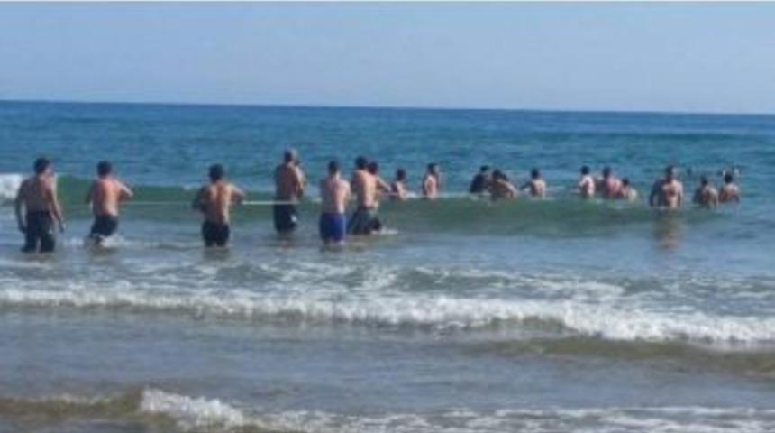 Alanya&rsquo;da Boğulma Tehlikesi Ge&ccedil;iren 3 Kişi İp Yardımıyla Kurtarıldı