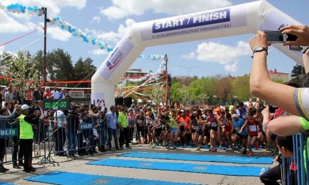 2. Uluslararası Erzurum Yarı Maratonu Ve Nene Hatun Halk Y&uuml;r&uuml;y&uuml;ş&uuml;