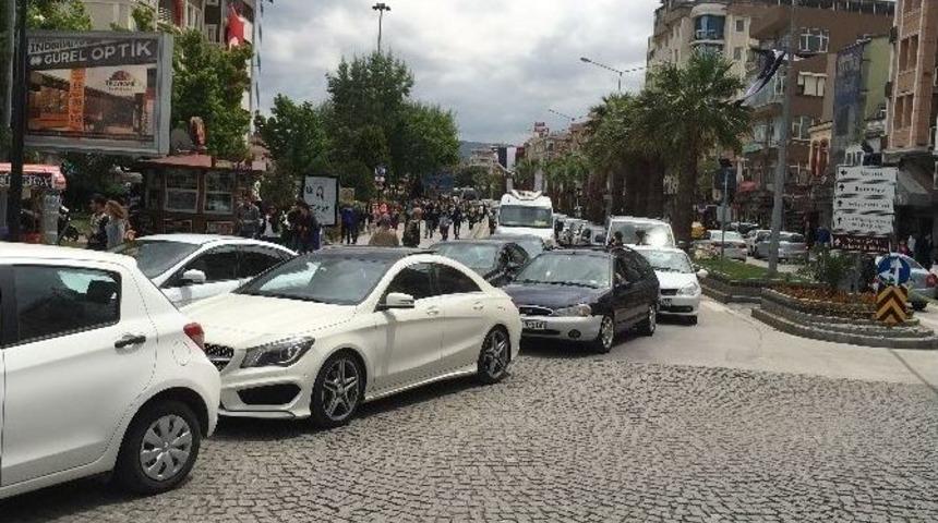 &Ccedil;anakkale&rsquo;de Feribot Kuyruğu