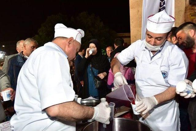 Berat Kandili’nde Vatandaşlara Şerbet İkram Edildi