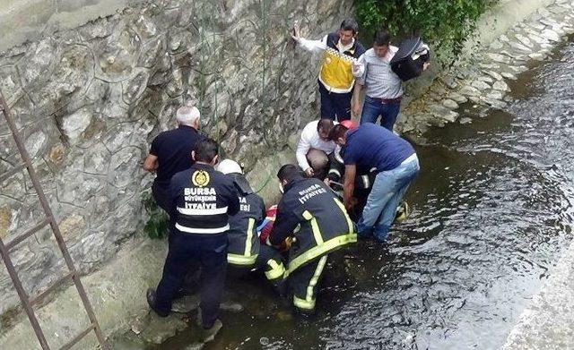 Annesiyle Tartışan Gen&ccedil; Kadın, 7 Metre Y&uuml;kseklikten Dereye Atladı 3