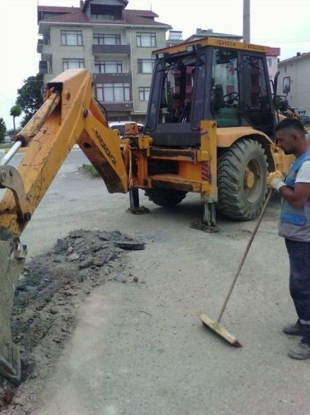 Akçakoca Sanayi Sitesi İç Yolu Yamalanıyor