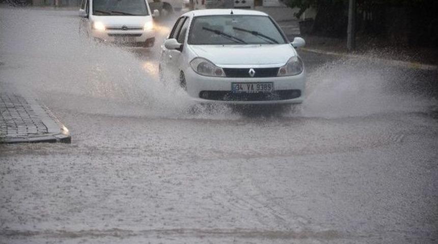 Balıkesir&rsquo;de Sağanak Yağış