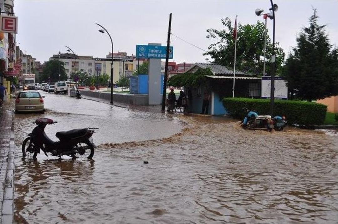 Turgutlu, Sağanak Yağışa Teslim Oldu