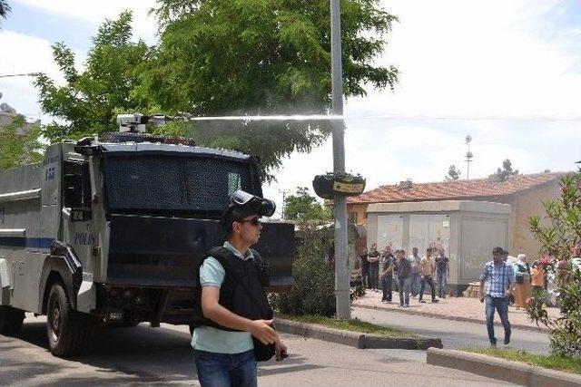 Siirt’te İzinsiz Gösteriye Polis Müdahale Etti