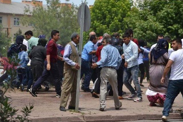 Siirt’te İzinsiz Gösteriye Polis Müdahale Etti