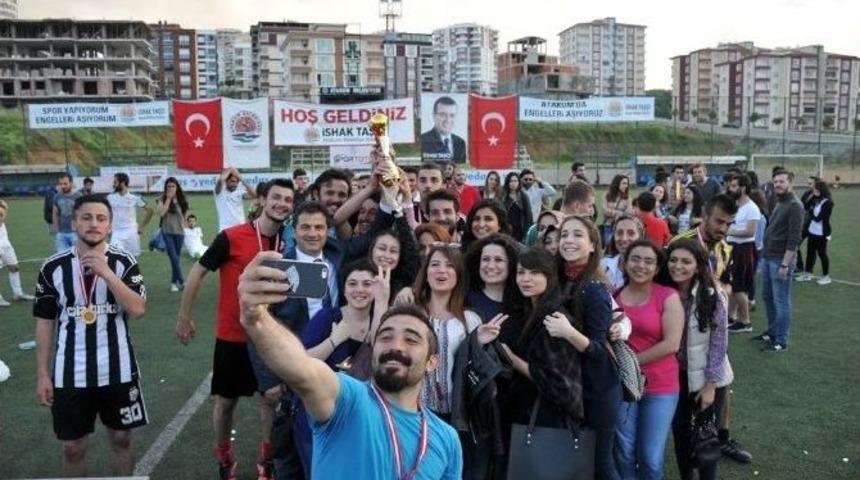 Om&uuml; &Ouml;ğrenci Konseyi 8. Geleneksel Sınıflar Arası Futbol Turnuvası Sona Erdi