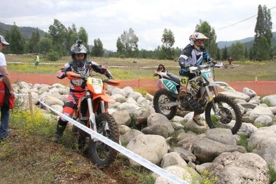 Motosikletler &Ccedil;amur Ve Derelerle Savaştı