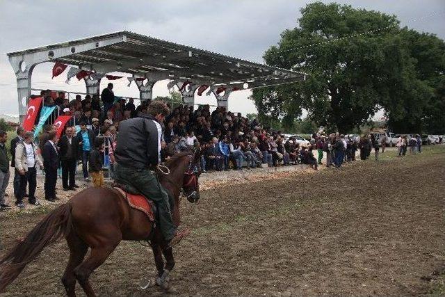 6. Geleneksel Altın Kemerli Rahvan At Yarışları Bursa&rsquo;da Ger&ccedil;ekleşti 1