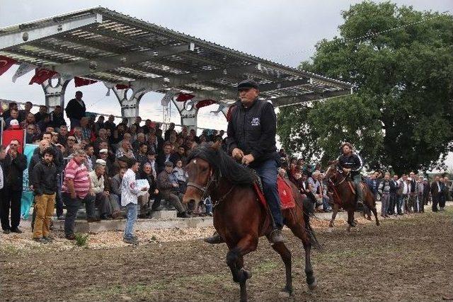6. Geleneksel Altın Kemerli Rahvan At Yarışları Bursa&rsquo;da Ger&ccedil;ekleşti 2