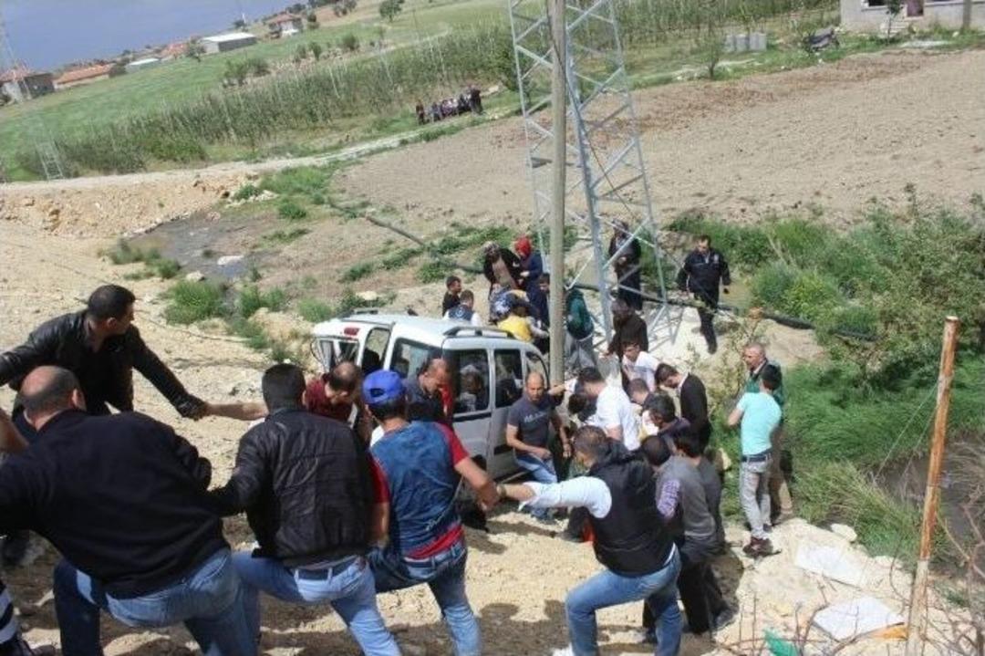 Karaman&rsquo;da Trafik Kazası: 11 Yaralı