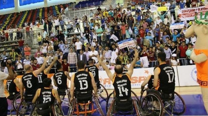B&uuml;y&uuml;kşehir Belediye Engelli Spor Takımı Şampiyonluk Kupasını Aldı