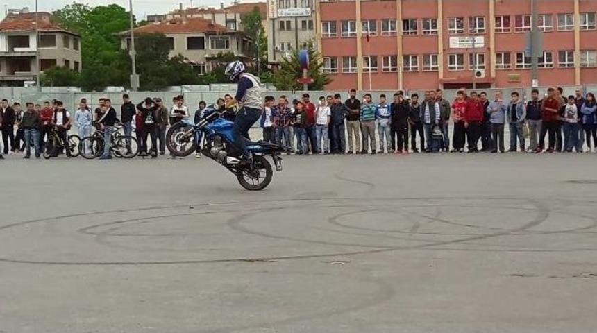 Bağcılar&rsquo;da Motor Tutkunu Gen&ccedil;lerden Tehlikeli G&ouml;steri