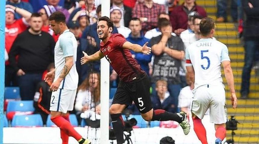 Hakan &Ccedil;alhanoğlu&rsquo;dan Tarihi Gol