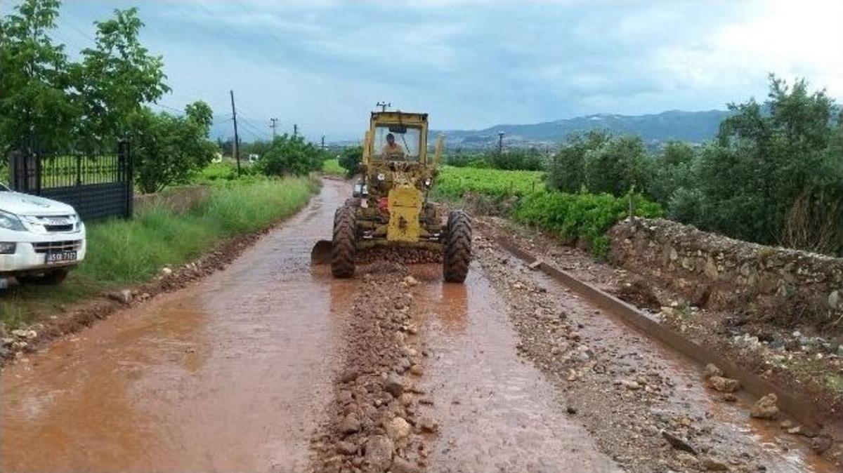 Alaşehir Belediyesinden Yağmur Mesaisi