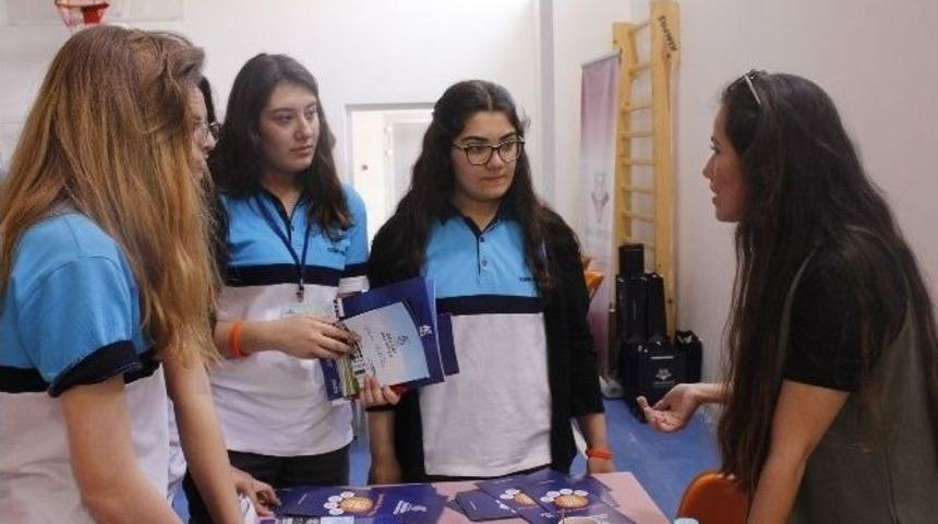 Kariyer G&uuml;nleri İle &Ouml;ğrencilere Yol Haritası