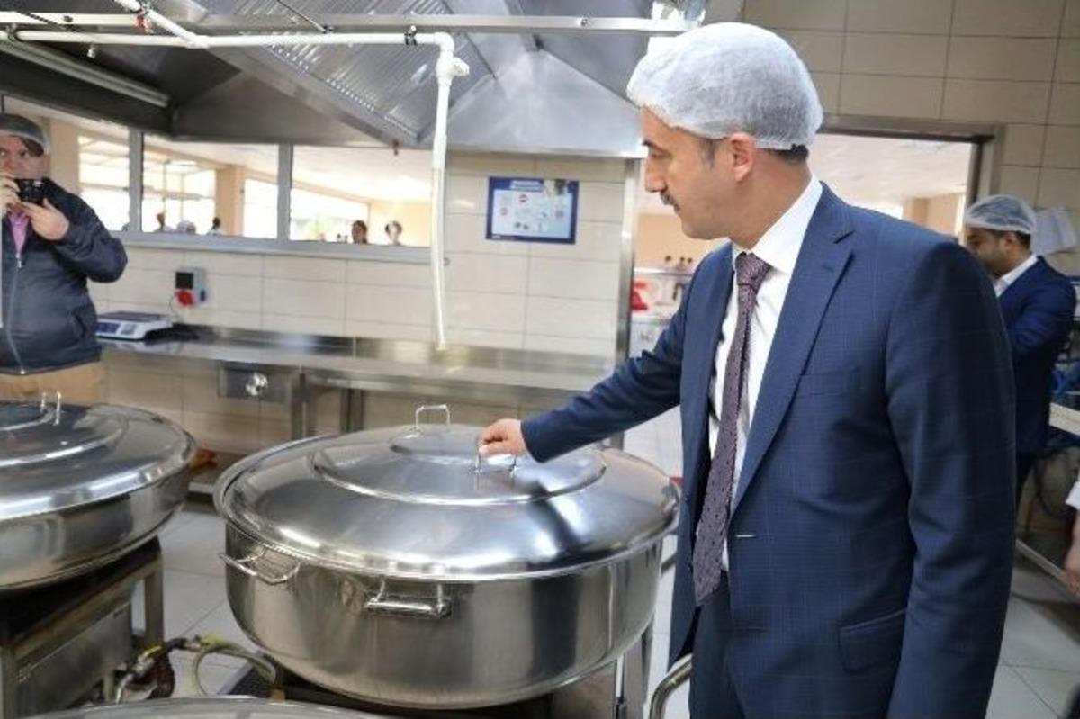 Aşevi Ve Hayır Merkezi Turgutlululara G&uuml;ven Veriyor