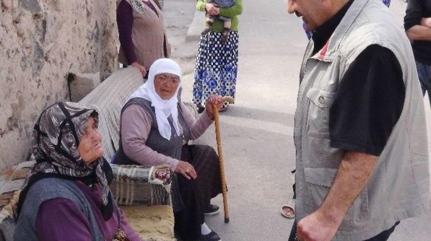 Yardım Bahanesiyle 82 Yaşındaki Kadını Dolandırdılar