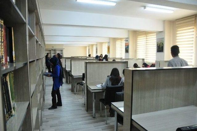 K&uuml;t&uuml;phanesiyle &Ouml;zel Okullara Taş &Ccedil;ıkarıyor 1