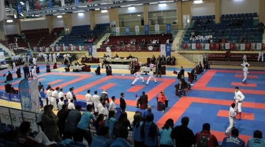 T&uuml;rkiye Kul&uuml;pler Karate Şampiyonası Sona Erdi