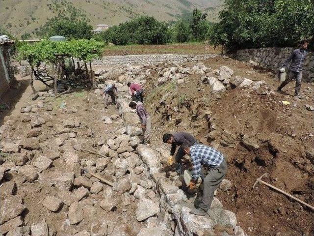 Derecik&rsquo;te Yol Genişletme &Ccedil;alışması 1