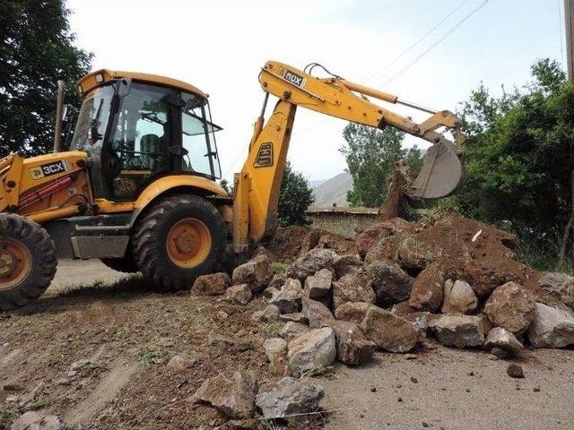 Derecik&rsquo;te Yol Genişletme &Ccedil;alışması 2