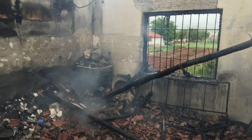 Tavas&rsquo;ta Ev Yangını