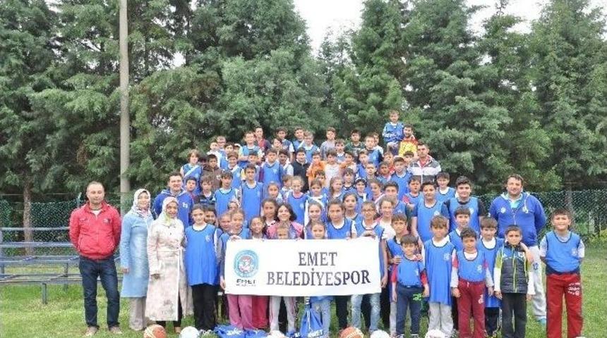 Bursalı İş Adamlarından Emet Belediyespor&rsquo;a Destek