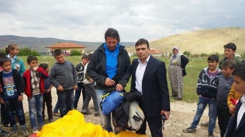 Paraş&uuml;t&ccedil;&uuml;ler D&uuml;ndarlı Semalarında