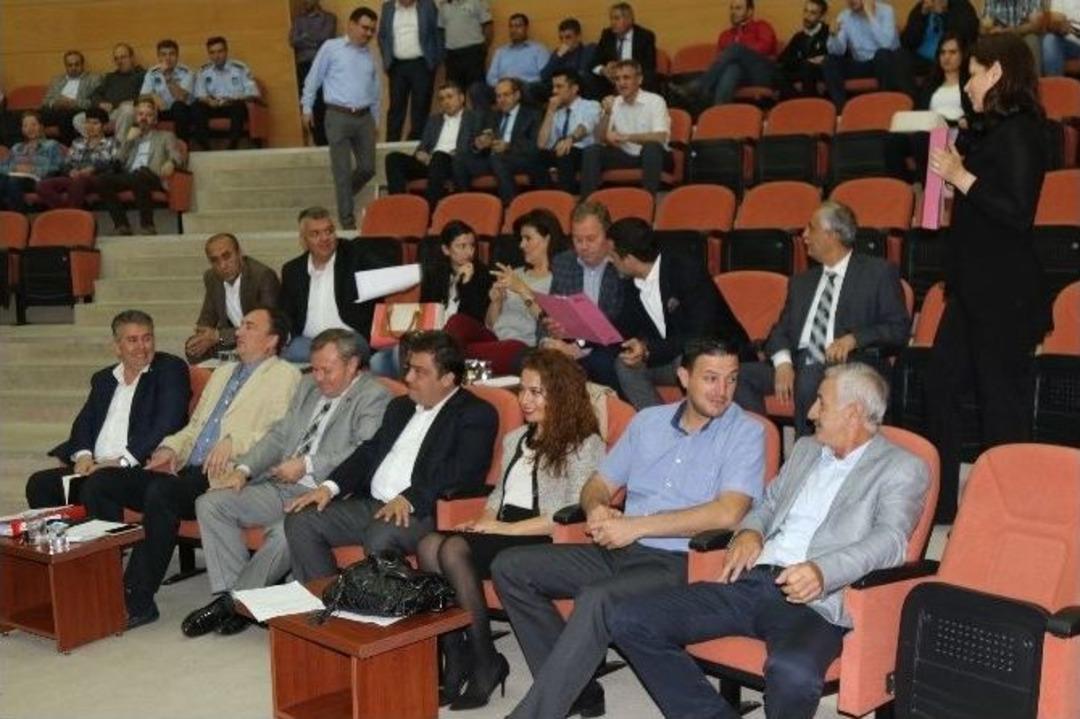 Akhisar Belediye Meclisi Stadyum Devir Yetkisini Başkan Hızlı&rsquo;ya Verdi