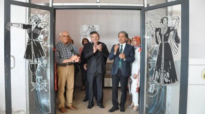 &Ccedil;erkes Derneğinde Karma Resim Sergisi