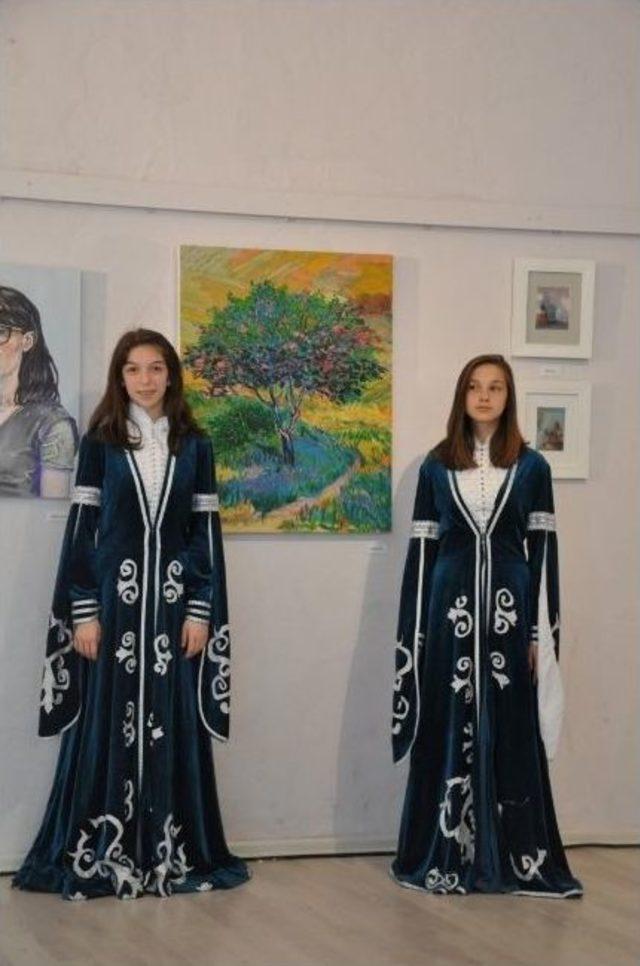 &Ccedil;erkes Derneğinde Karma Resim Sergisi 1