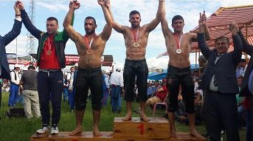 Pehlivanlar Babaeski&rsquo;de K&uuml;rs&uuml;den İnmedi