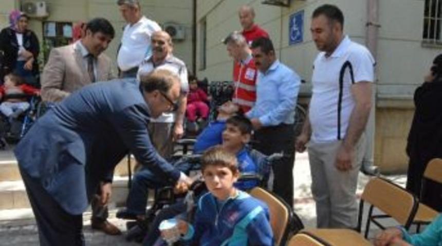 Siirt&rsquo;te Bedensel Engelli 30 Kişiye Tekerlekli Sandalye Dağıtıldı