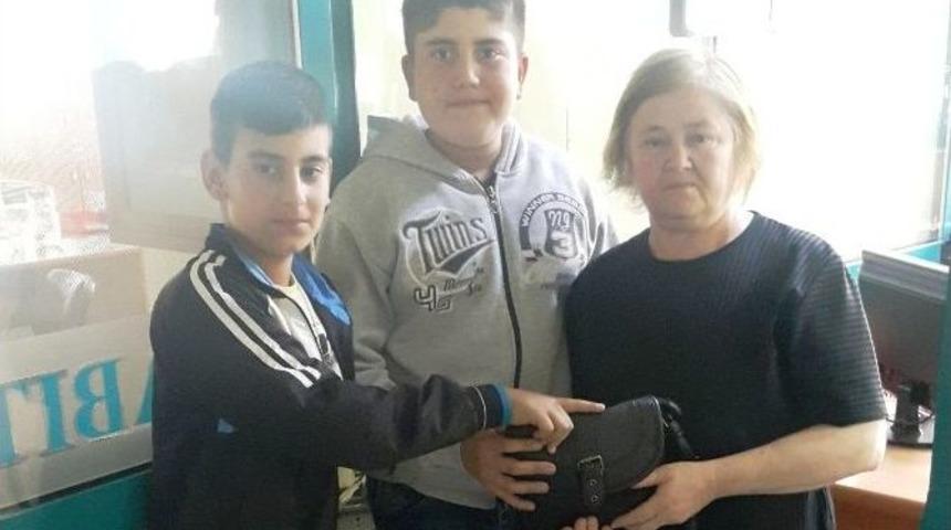 Turgutlulu &Ccedil;ocuklardan Alkışlanacak Hareket