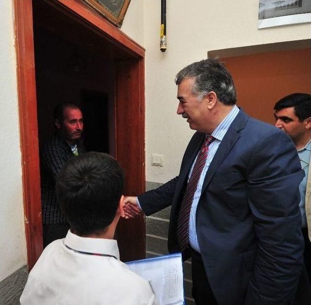 Vali Kerem Al, Suriyeli Yoksul Aileleri Ziyaret Etti 1