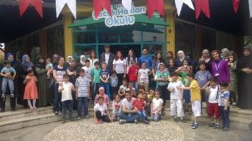 M&uuml;lteci &Ccedil;ocuklar G&ouml;n&uuml;llerince Eğlendi
