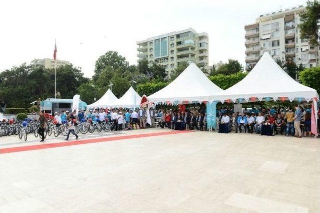 Adana&rsquo;da Bin 208 &Ouml;ğrenciye Bisiklet Dağıtıldı 1