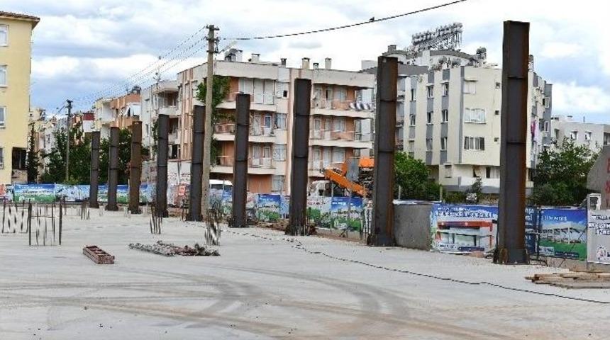 Muratpaşa&rsquo;da Kreşli Pazar İnşaatı Devam Ediyor